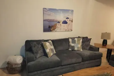 Image de Swanky, spacious downtown1-bedroom condo