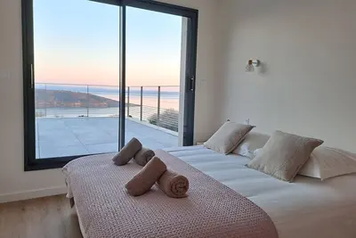 Villa Avec Piscine Intérieure et vue mer Sauvage