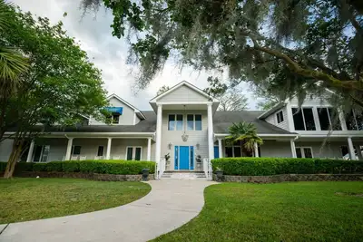 Image de GilligansIslandResort. com White Lake Mansion w/Pvt Pier & Boat Dock Sleeps 18