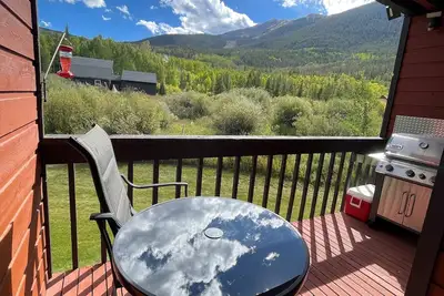 Image de 1st Floor - Great Mountain Side Views - Pool & Hot Tubs - Ski Country - Sleeps 4