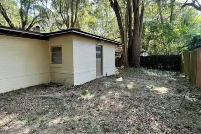 Image de Lovely 3 bed/2 bath home just a mile to Uf stadium