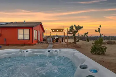 Image de Charming Desert Home w/ Hot Tub + Hammocks