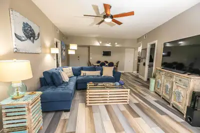 Image de Bright Siesta Key Beach Condo - Dream Vacation at Your Reach!