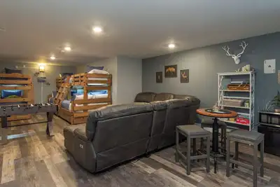 Image de Luxury Lakefront Retreat:Hot Tub, Game Room, Views