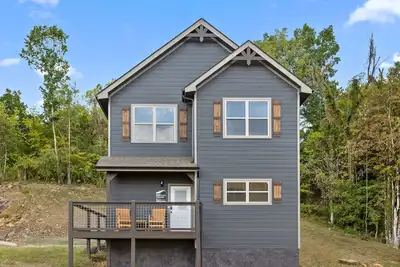 Image de Brand new cabin with hot tub close to Dollywood!