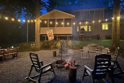 Image de Adirondack Lakefront home with private dock