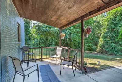 Image de Modern Central Apartment w\/ Bbq Patio & Yard!