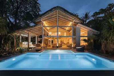 Image de Unique beachfront surf Eco Villa