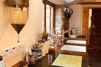 Image de Stylish, quirky, & modern meets vintage upcycling to give a smart but cosy holiday cottage