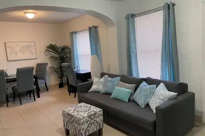 Image de Charming 2/1: gated parking & 6 min to Wynwood