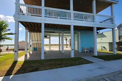 Image de Waterfront Home with Spectacular Views and Minutes from the Beach