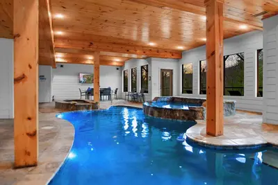 Image de \"Southern Falls\" - Luxury Pool Cabin in The Summit at Bluff Mtn! Pickleball coming soon!