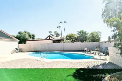 Unshared Private Bedroom with Pool- For Staycation or to Host Small Gathering