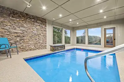 Image de Indoor Heated Pool - Hot Tub, Wi-Fi, Theatre, Soaring Views, Game Room, Arcades!