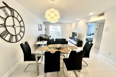 Image de Sunny Isles family friendly condo with a pool, close to beach