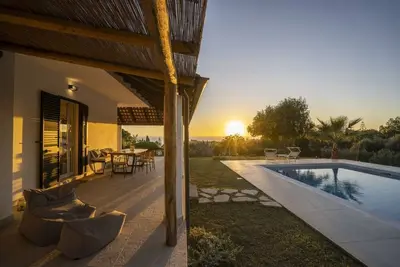 Image de Modern Villa with private swimming pool and seaview