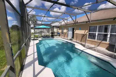 Image de Disney Oasis w/ Retro Game Room