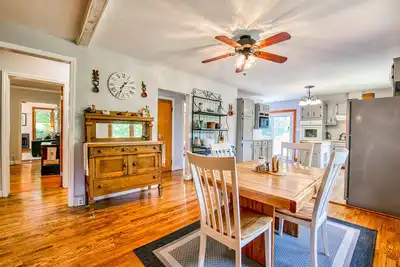 Image de Charming home with fireplace, central Ac, washer\/dryer, & fast WiFi