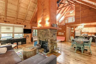 Respite at Big Canoe - Wood-burning fireplace, bright interiors, Wifi