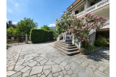 Image de Grand appartement climatisé avec grande cour privative