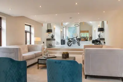 Image de 5* Luxury 15th Century Tudor Entire Wing. Secluded