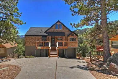 Image de Aspen Escape by Destination Big Bear: Incredible Views and Game Table. Close to Bear Mountain and the Zoo! Ev Charger!