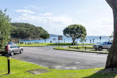Image de Columbia, 1/12 Columbia Close - large unit with fantastic water views