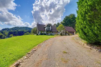 Image de Secluded Mountain City Home w/ Deck & Views!