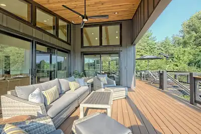 Image de Vineyard House \"Casa Tra Le Vigne\"   - by Chatuge Home Concierge<br>Lake access, firepit, ping pong