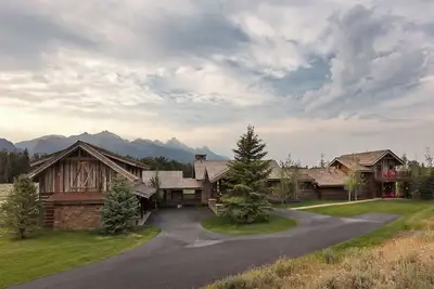 Image de Private Home North of Town