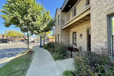 Image de BamaNati - Step right out onto The Strip - walk to Stadium, Downtown & more!