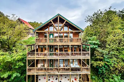 Image de Hot Tub | Air Hockey | Pets Ok | Game Room | Views