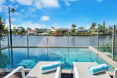 Image de Tranquil Waterfront Paradise|Spa|Pool|Canal Views