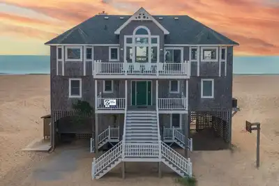 Image de Summer Savings - Oceanfront Dog Friendly Home w/ Hot Tub, Tiki Bar, Game Room