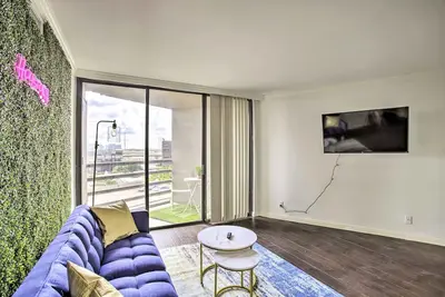 Image de Gorgeous Houston Condo ~ 8 Mi to Downtown!