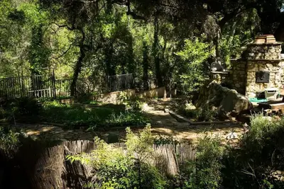 Image de Sisar Creek Sanctuary in Upper Ojai, at the trailhead to Santa Paula waterfalls