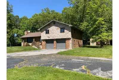 Image de Renovated! 10 acres & close Springfield & Branson!