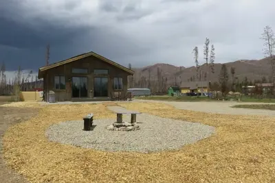 Image de Brand New Cabin at Rocky Mountain National Park
