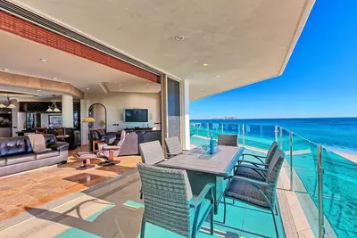 Ground Floor Presidential Suite on the Oceans Edge