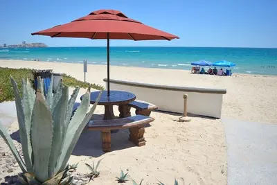 Great for Families, 5 Bedroom on Sandy Beach