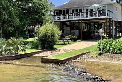 Image de Charming Lakefront House, Dock and Boat Ramp