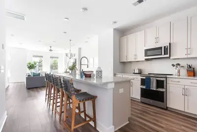 Image de Trendy Park Circle Home, Mins to Dtwn, Chs Beaches