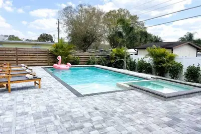 Image de 3/2 with Private Heated Pool and Spa minutes from Downtown and Beaches