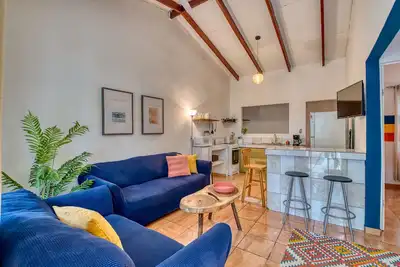Image de Comfy House w A/C & Wi-fi. Steps From Great Surf!