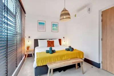 Image de Brand New 3 Bedroom Apartment at the Water