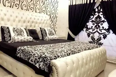 Image de The Red one bedroom apartment in bahria town