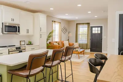 Image de The Modern Historic Gem | 3 minutes to Downtown Cola | Steps to WeCo Riverwalk