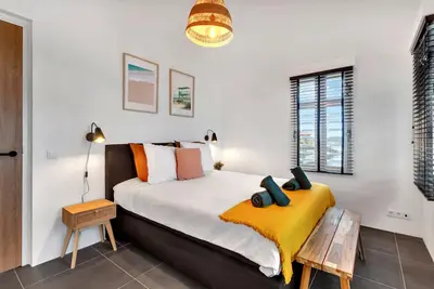 Image de Brand New 3 Bedroom Apartment at the Water