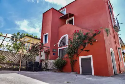 Image de Pompeii ancient house renovated in a strategic point.