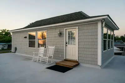 Image de GilligansIslandResort. com White Lake Waterfront Cottage Pier w/boat access pool